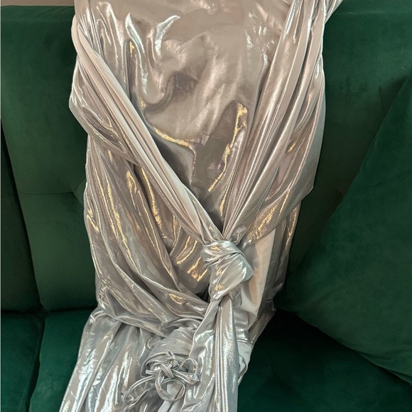 Dress - Picture 4 of 4